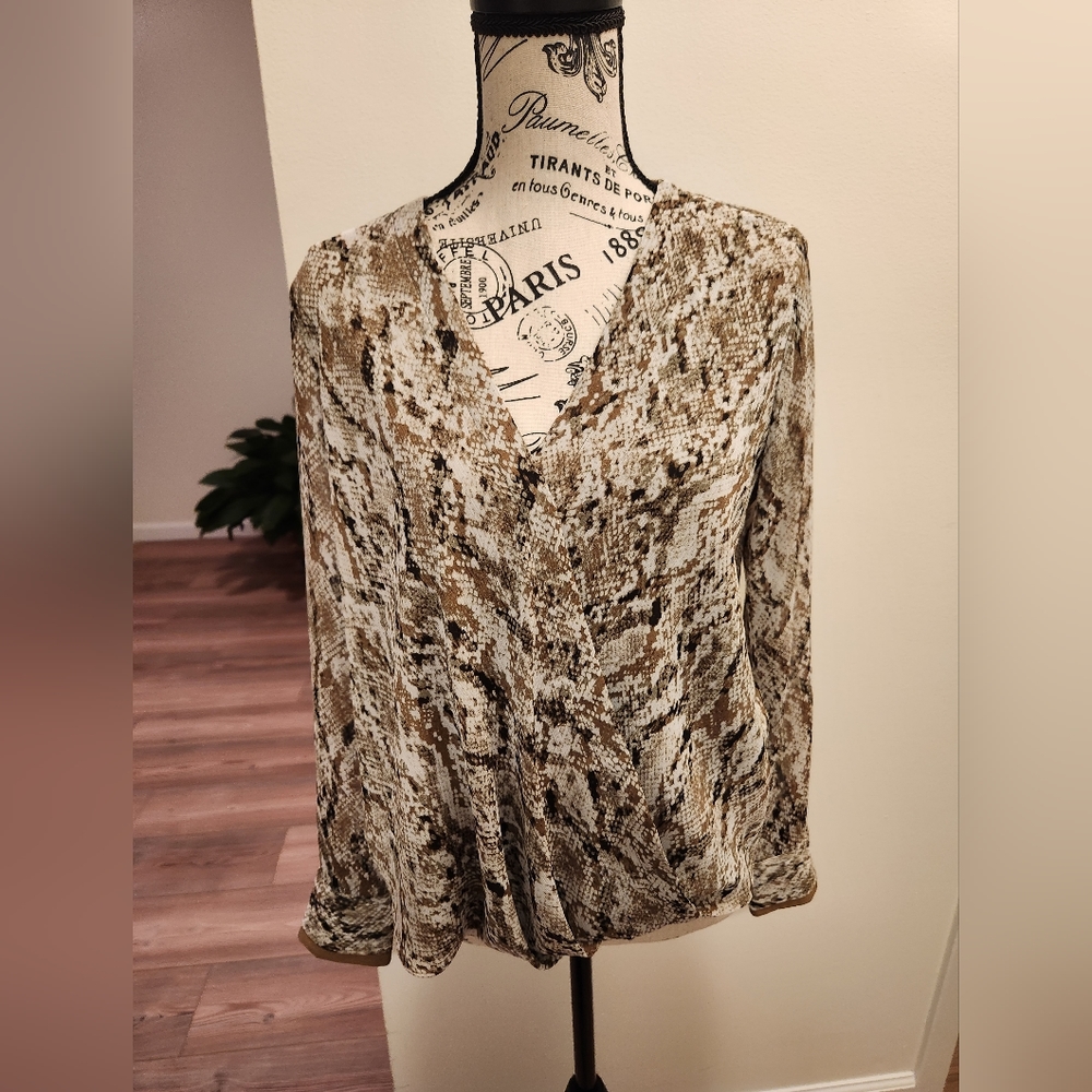 DKNY size small long sleeve top